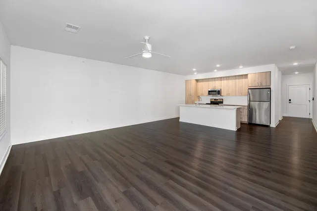 $2,850 | 1811 West Wysteria Lane, Unit 605, Oak Creek, WI 53154