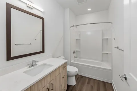 $2,850 | 1811 West Wysteria Lane, Unit 605, Oak Creek, WI 53154