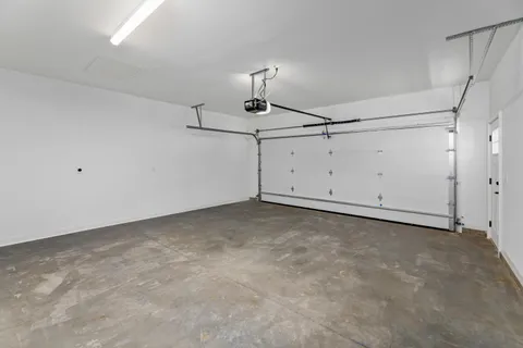 $2,850 | 1811 West Wysteria Lane, Unit 605, Oak Creek, WI 53154