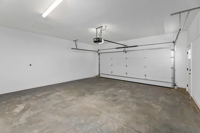 $2,850 | 1811 West Wysteria Lane, Unit 605, Oak Creek, WI 53154