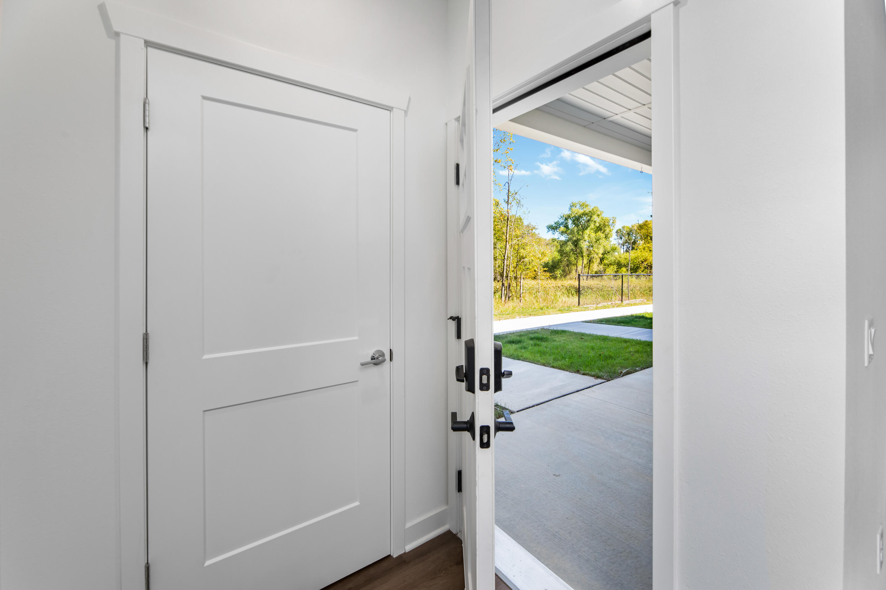 1811 West Wysteria Lane, Unit 605 Oak Creek, WI 53154 - Photo 5 of 33 Welcome!