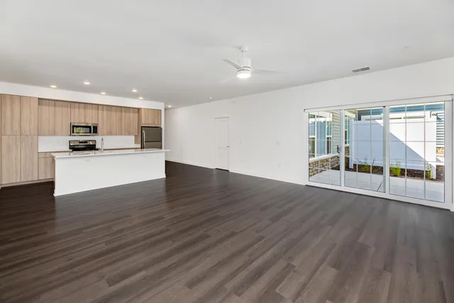 $2,850 | 1811 West Wysteria Lane, Unit 605, Oak Creek, WI 53154