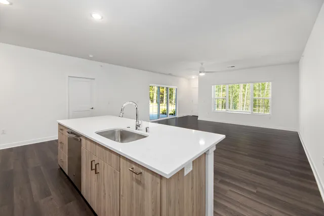 $2,850 | 1811 West Wysteria Lane, Unit 605, Oak Creek, WI 53154