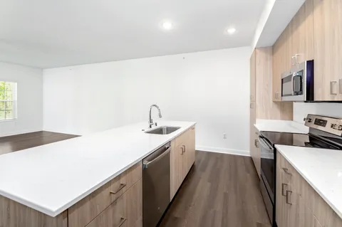 $2,850 | 1811 West Wysteria Lane, Unit 605, Oak Creek, WI 53154