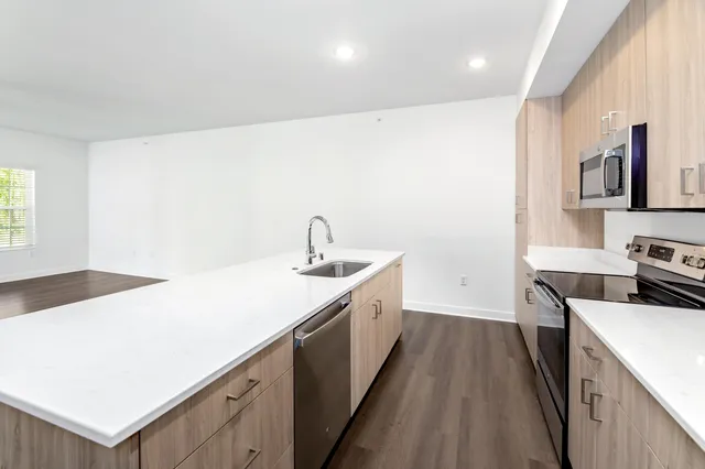 $2,850 | 1811 West Wysteria Lane, Unit 605, Oak Creek, WI 53154