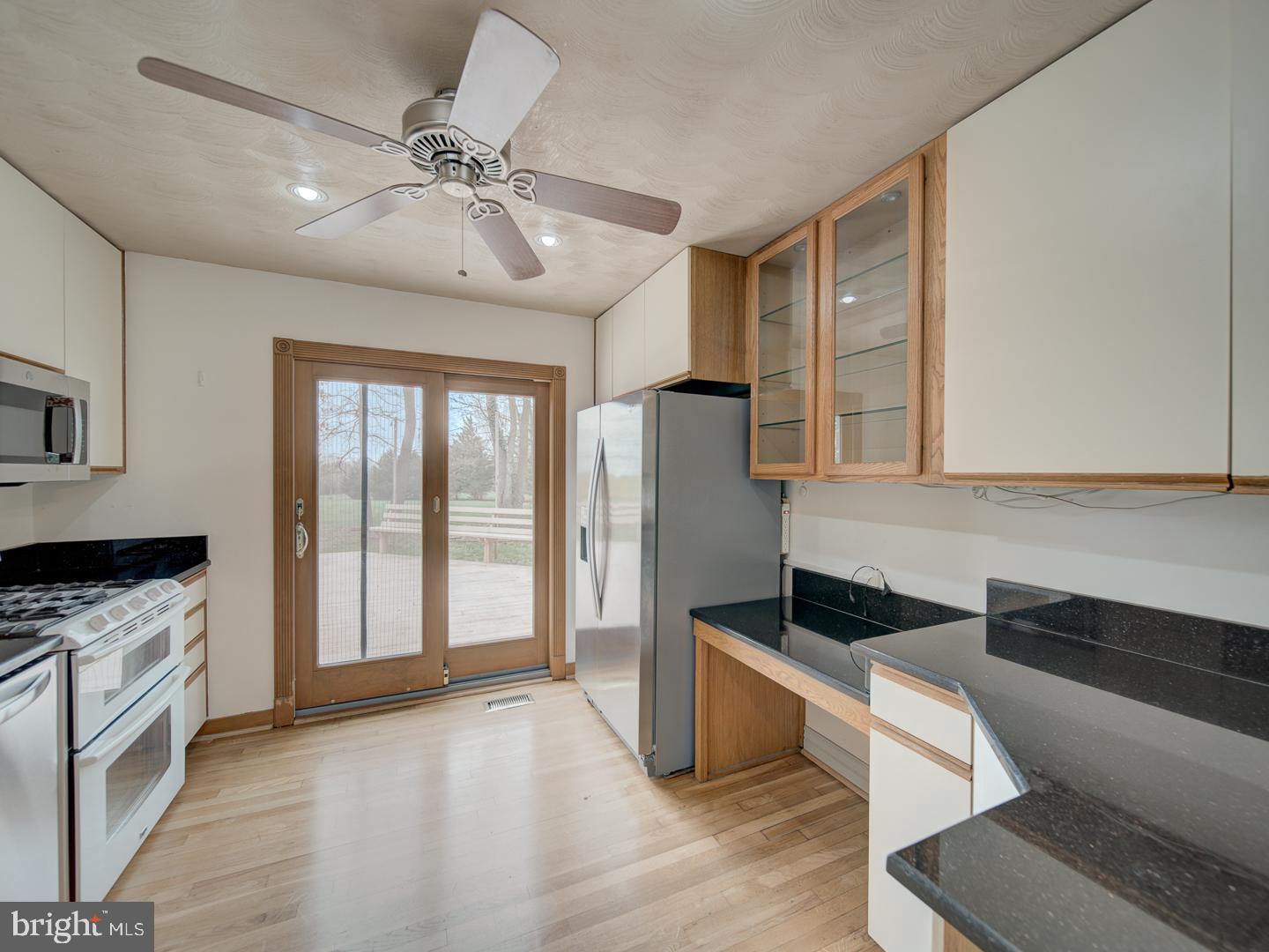17520 Tranquility Road Purcellville, VA 20132 - Photo 41 of 70 a kitchen with granite countertop a stove and a sink