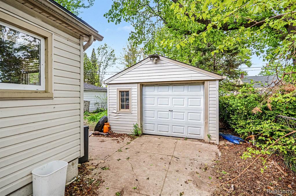2126 Roslyn Road Grosse Pointe, MI 48236 - Photo 22 of 25