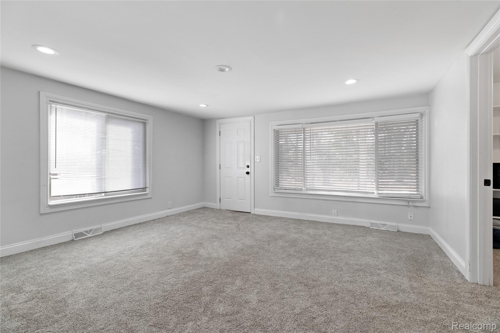 3371 York Road Rochester, MI 48309 - Photo 16 of 38 3371 York St-16.jpg