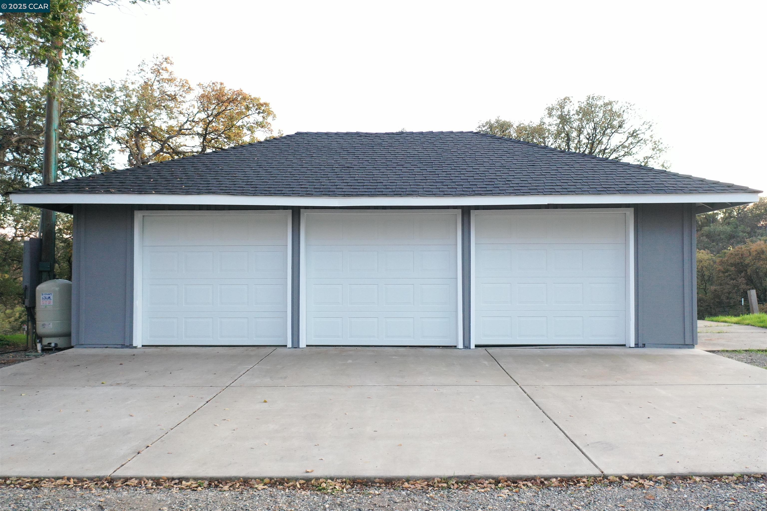 14630 St Croy Road Red Bluff, CA 96080 - Photo 19 of 29 a backyard of a house