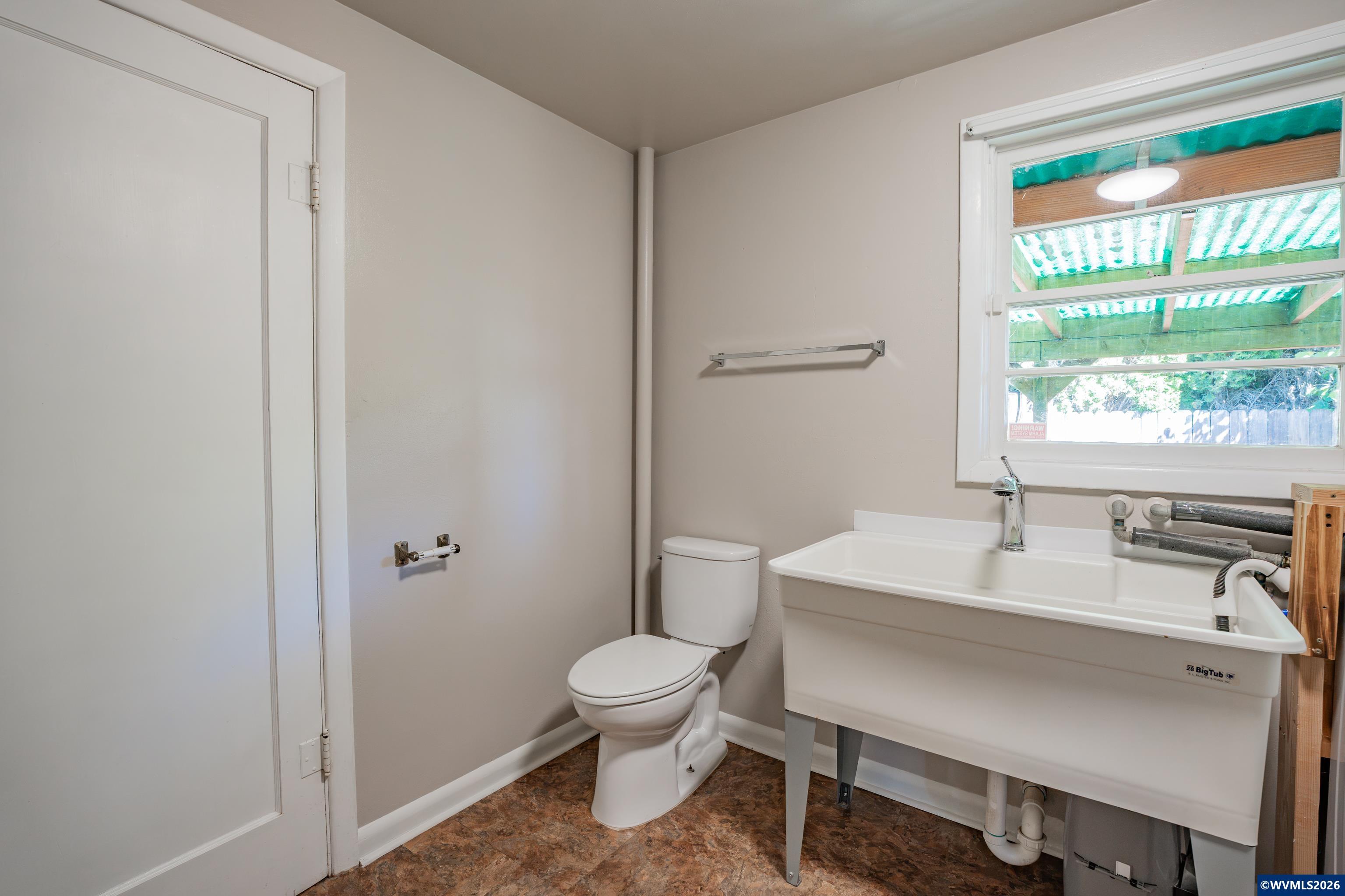 390 West D Street Lebanon, OR 97355 - Photo 23 of 31