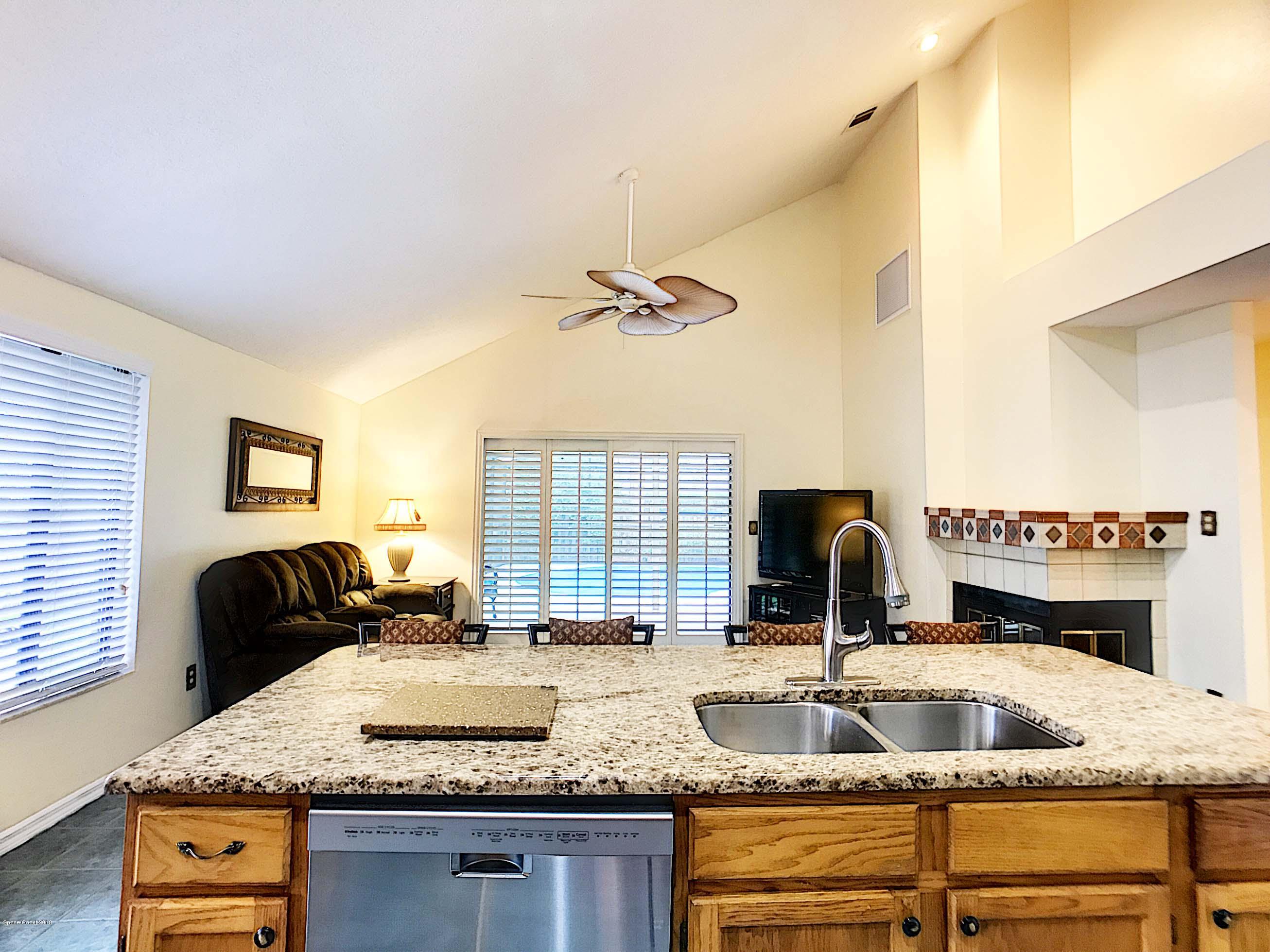 359 Lake Road Lake Mary, FL 32746 - Photo 15 of 34 Island Breakfast Bar