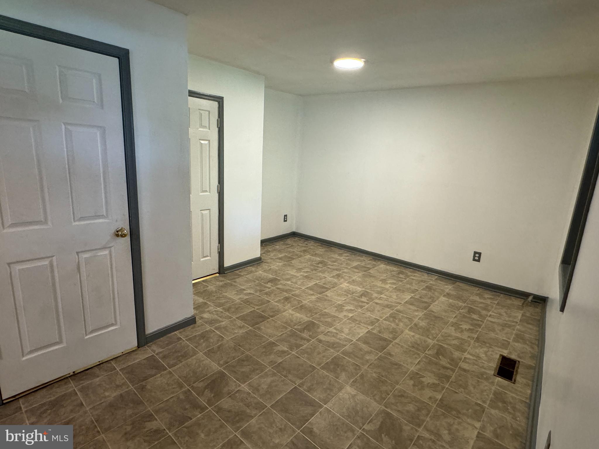 413 South Braddock Street Winchester, VA 22601 - Photo 6 of 20 an empty room with a natural light