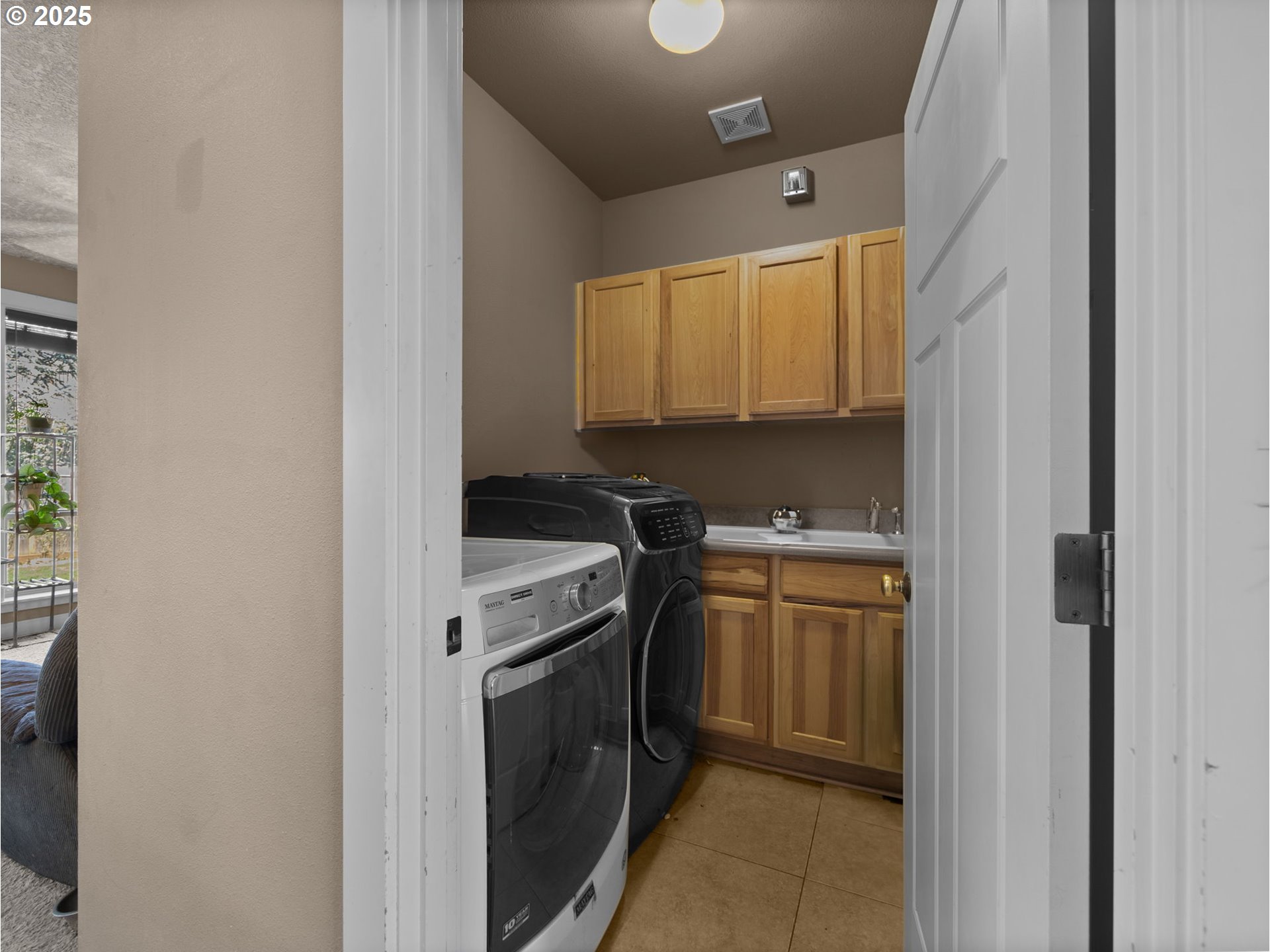 18653 Van Fleet Avenue Sandy, OR 97055 - Photo 42 of 48 a kitchen with a stove top oven