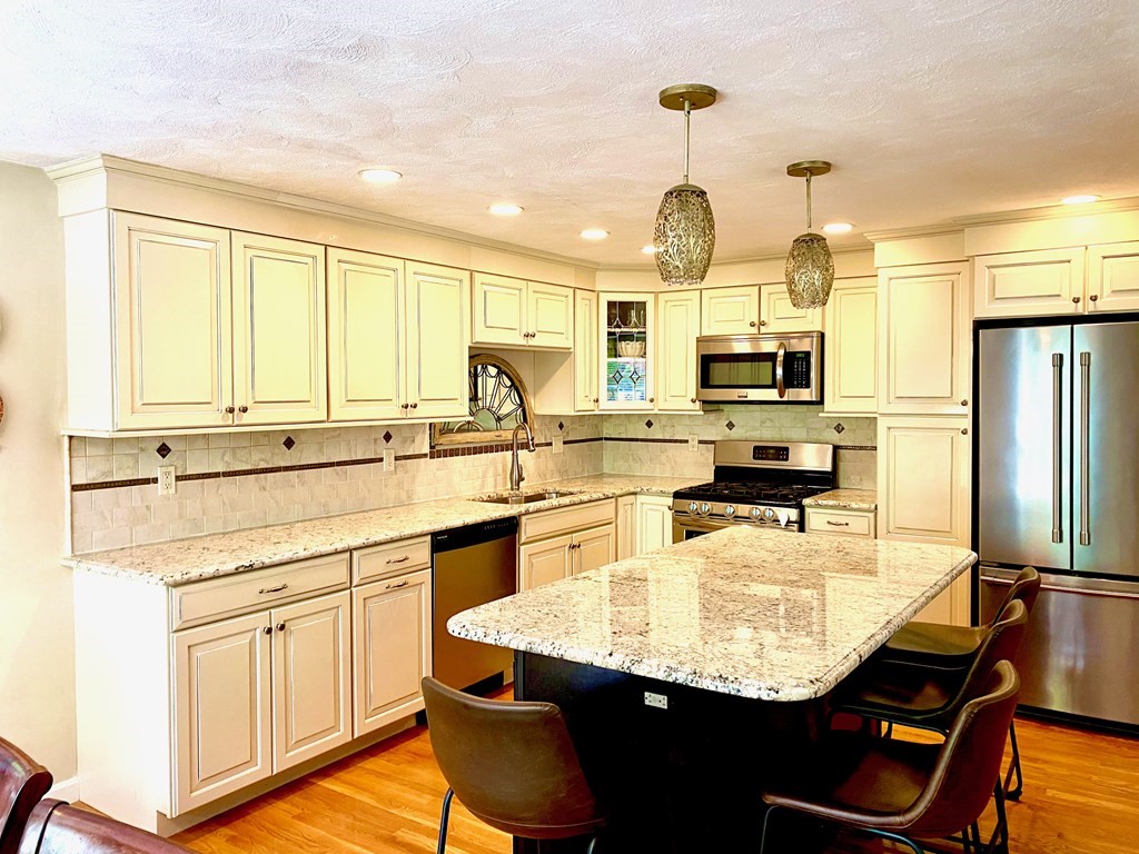 5 Roosevelt Road Wilmington, MA 01887 - Photo 3 of 37 Gallery Image 3