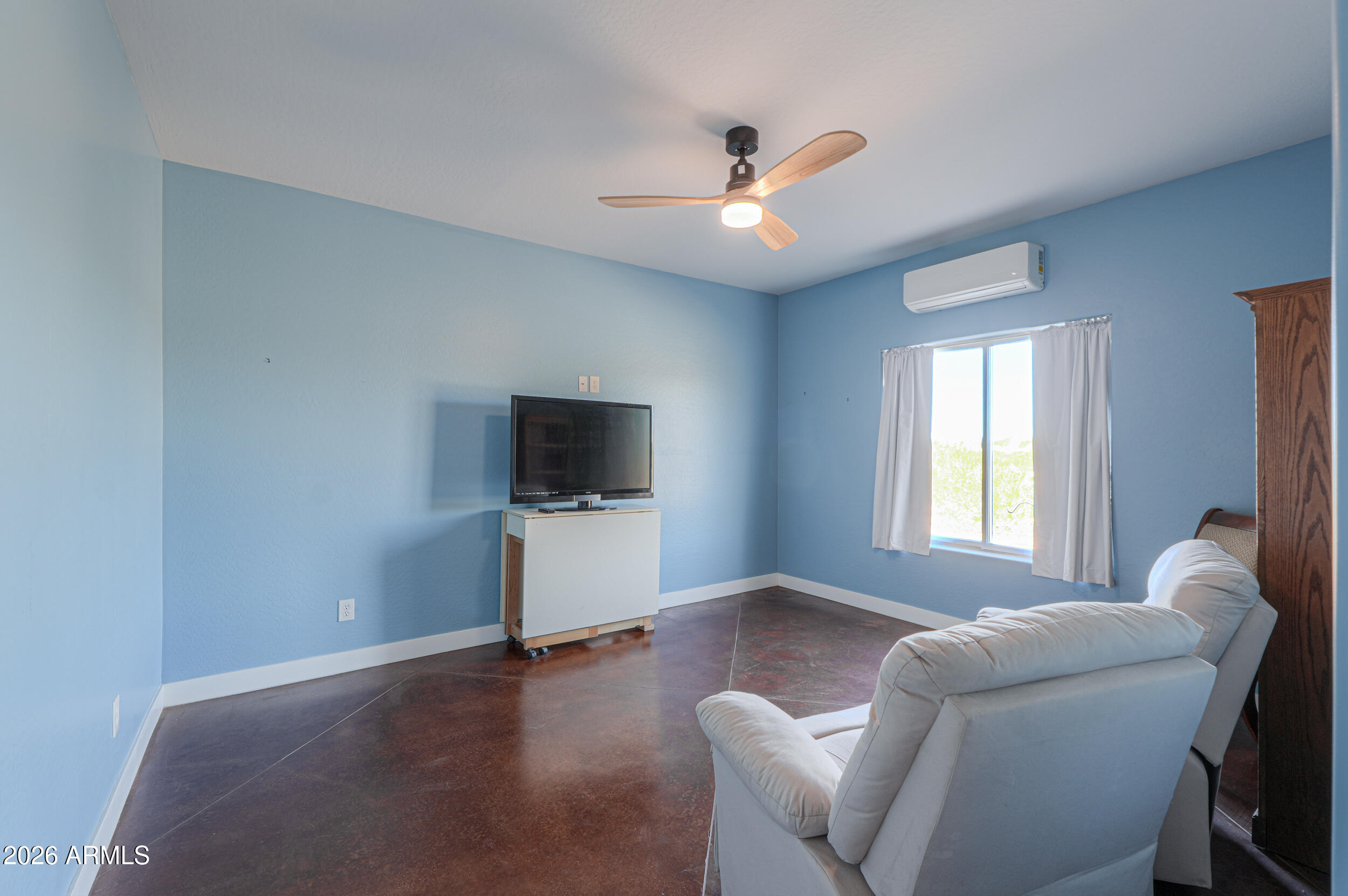 11422 North Hazeldine Road Casa Grande, AZ 85194 - Photo 23 of 59 a living room with furniture and a flat screen tv