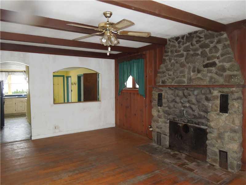 42 Old Mountain Road York, ME 03902 - Photo 2 of 10 Living Room.