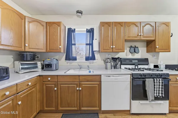 $440,000 | 143-147 Glenmont Road, Bethlehem, NY 12077