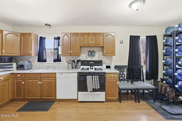 $440,000 | 143-147 Glenmont Road, Bethlehem, NY 12077