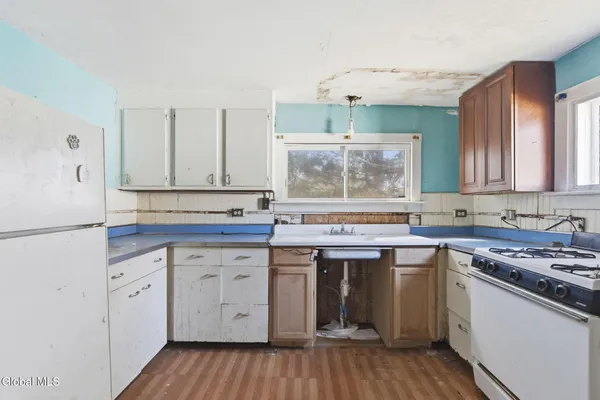 $440,000 | 143-147 Glenmont Road, Bethlehem, NY 12077