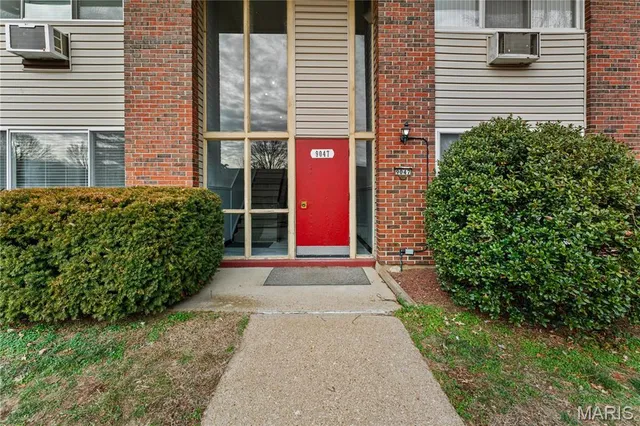 $96,000 | 9047 Villaridge Court, Unit A, St. Louis, MO 63123