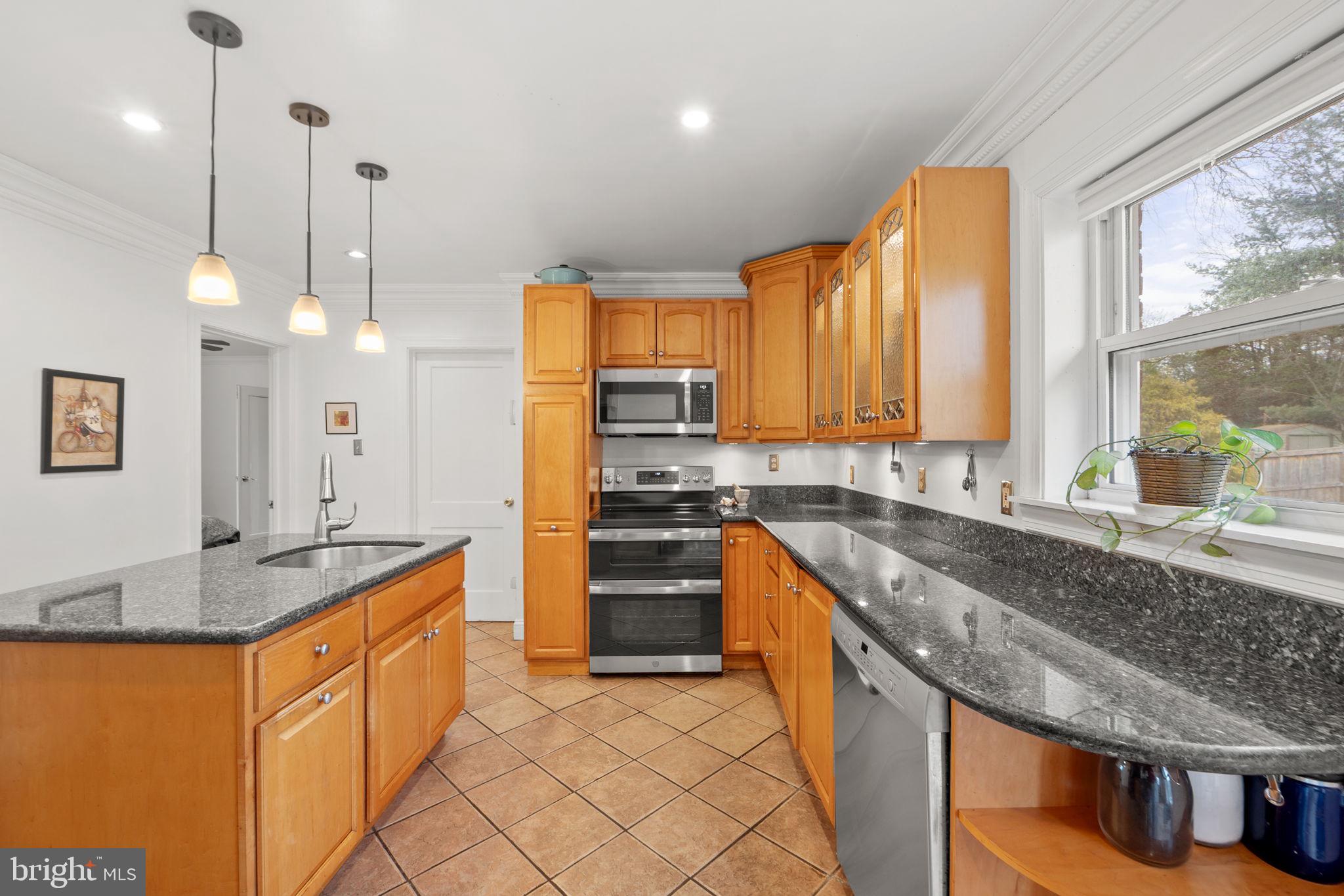 10505 Cascade Place Silver Spring, MD 20902 - Photo 6 of 39 Gallery Image 6