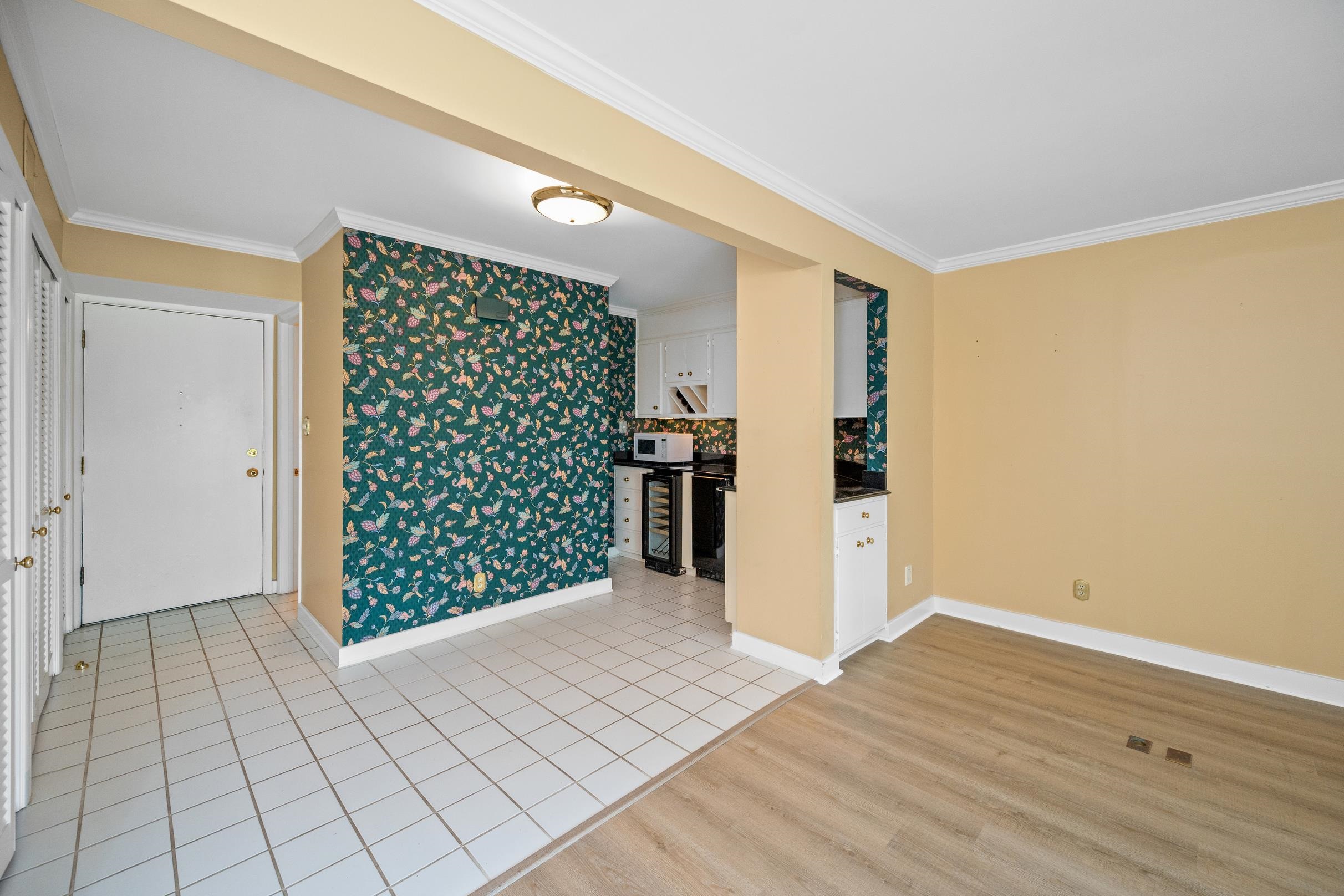 101 Golf Terrace, Unit 1A101 Daphne, AL 36526 - Photo 7 of 34 Living Room