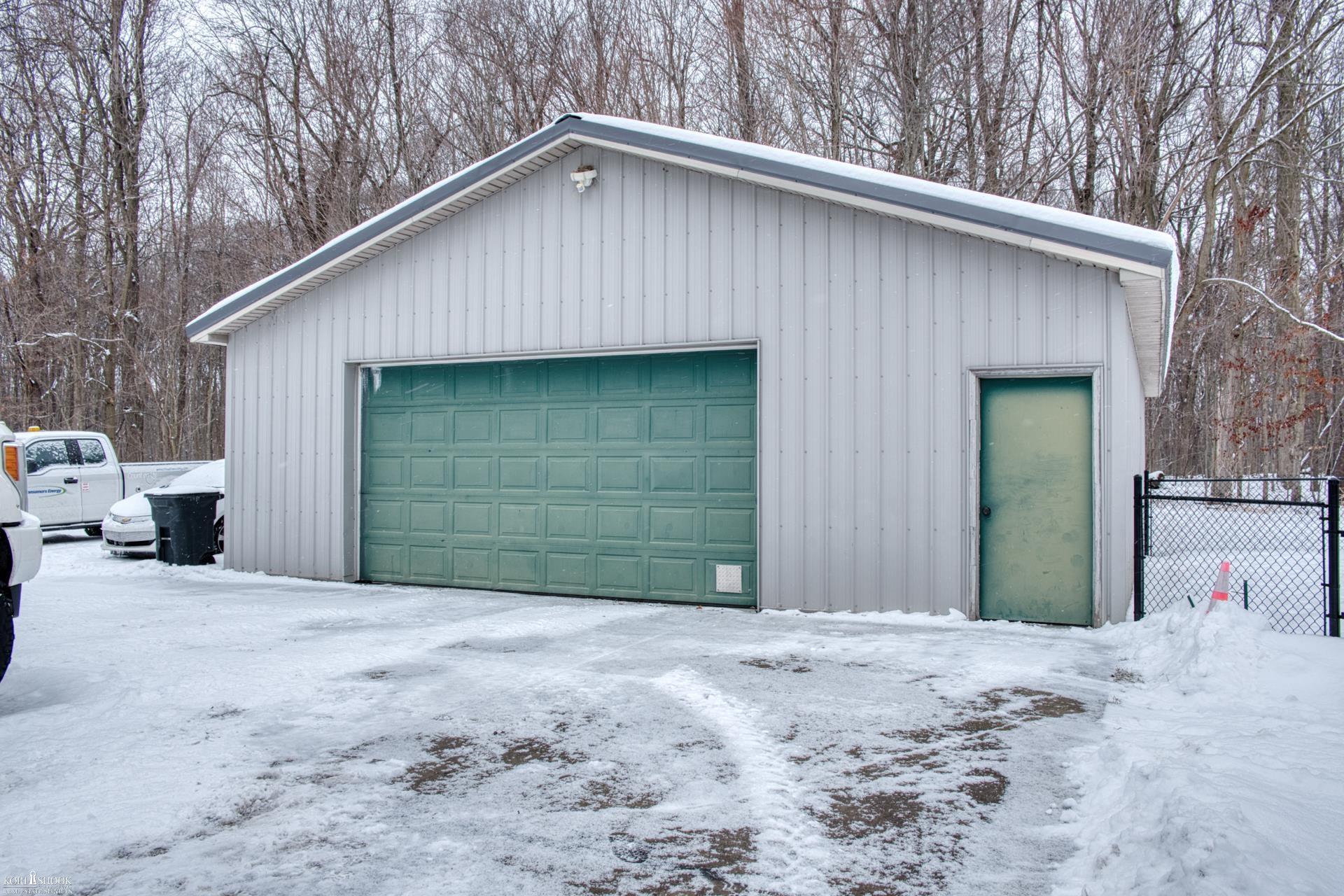 2850 Lyons Road Owosso, MI 48867 - Photo 43 of 52 50198838-34936f9e-6e93-45a1-b64a-6ae95395b24a.JPG