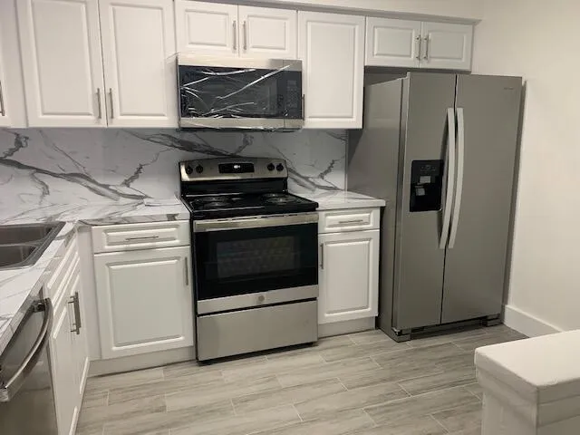 $2,400 | 4704 Pier Drive, Greenacres, FL 33463