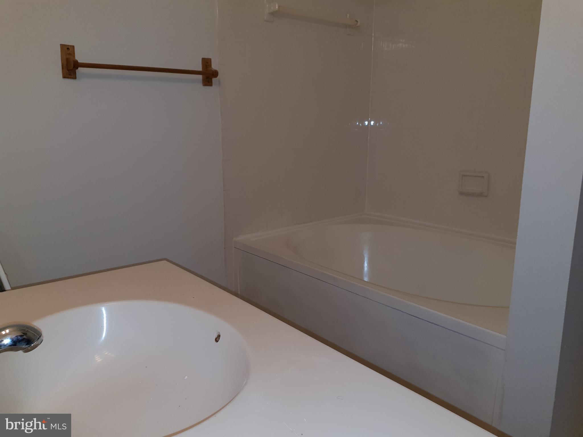 19922 Gateshead Circle, Unit 21 Germantown, MD 20876 - Photo 19 of 25 Bath (Master)