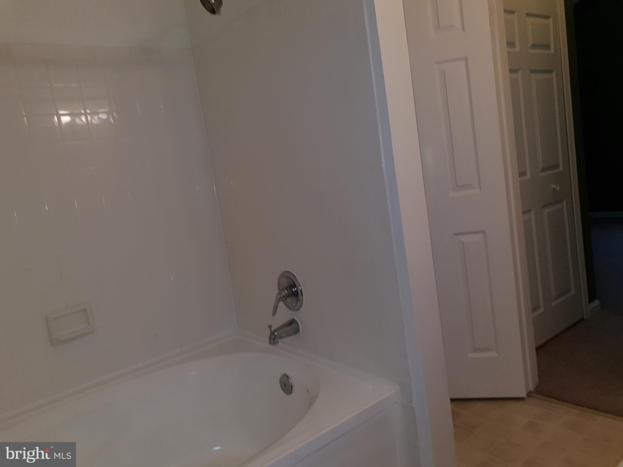 19922 Gateshead Circle, Unit 21 Germantown, MD 20876 - Photo 20 of 25 Bath (Master)