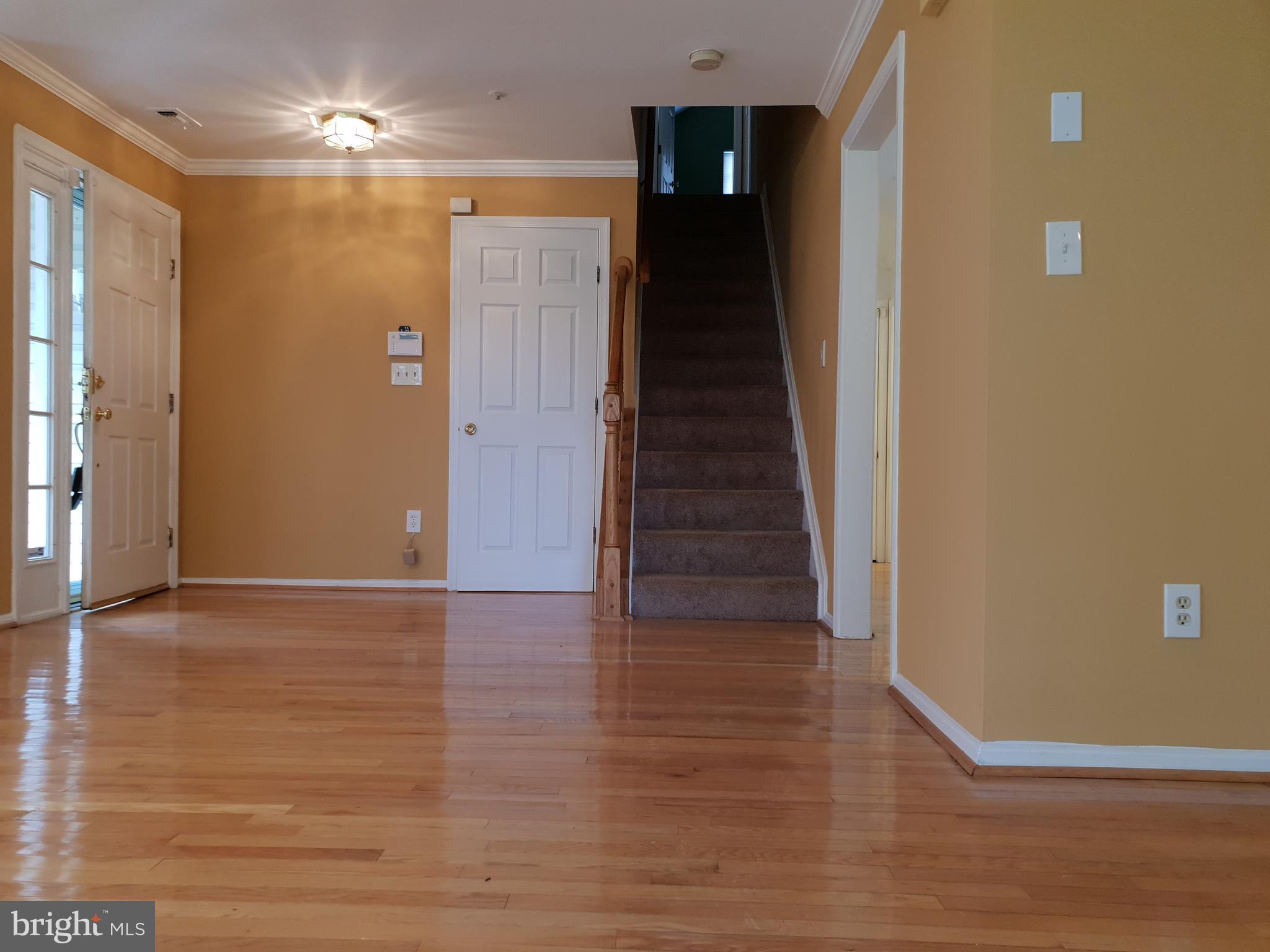 19922 Gateshead Circle, Unit 21 Germantown, MD 20876 - Photo 4 of 25 Living Room