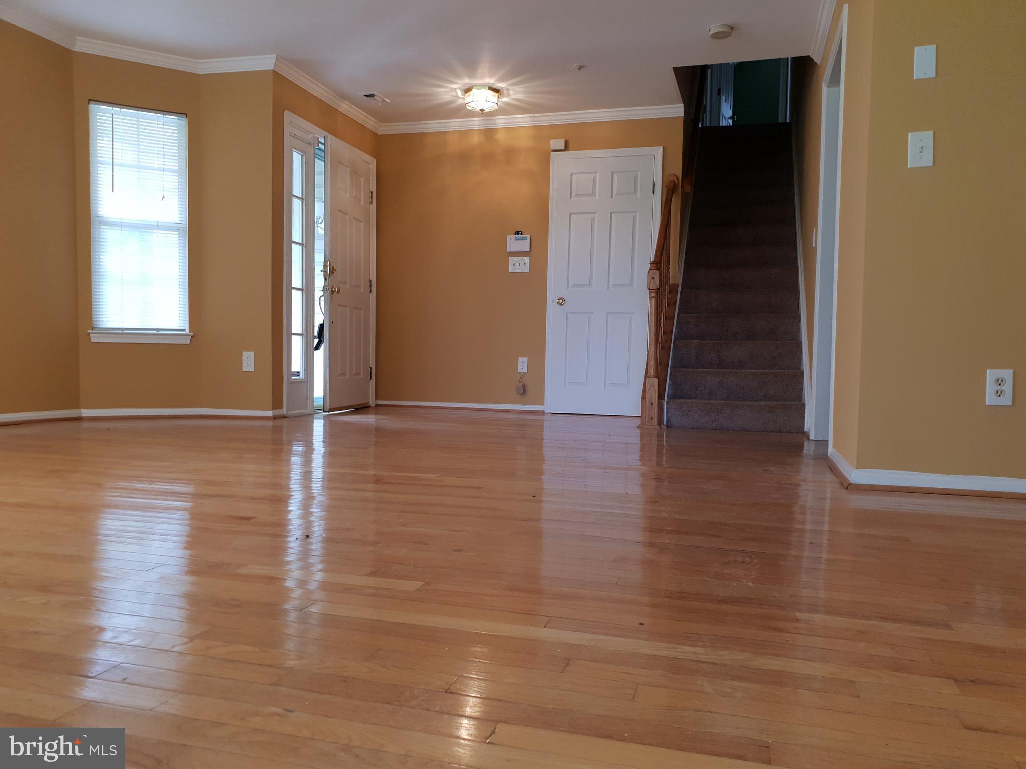 19922 Gateshead Circle, Unit 21 Germantown, MD 20876 - Photo 5 of 25 Living Room