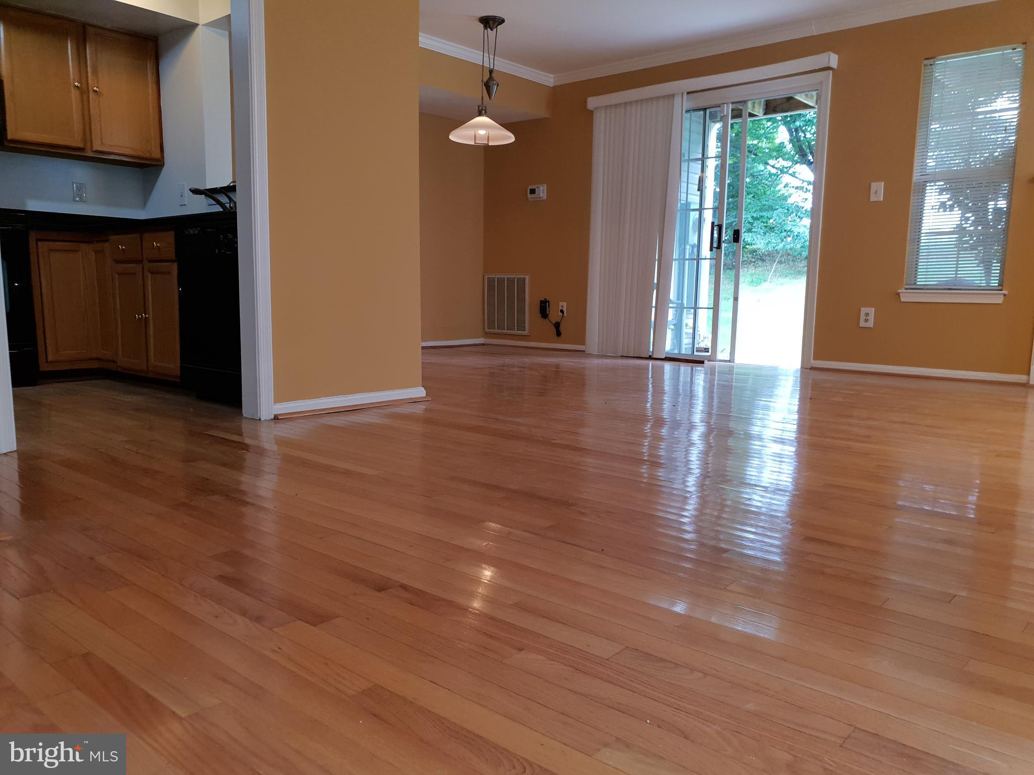 19922 Gateshead Circle, Unit 21 Germantown, MD 20876 - Photo 7 of 25 Living Room