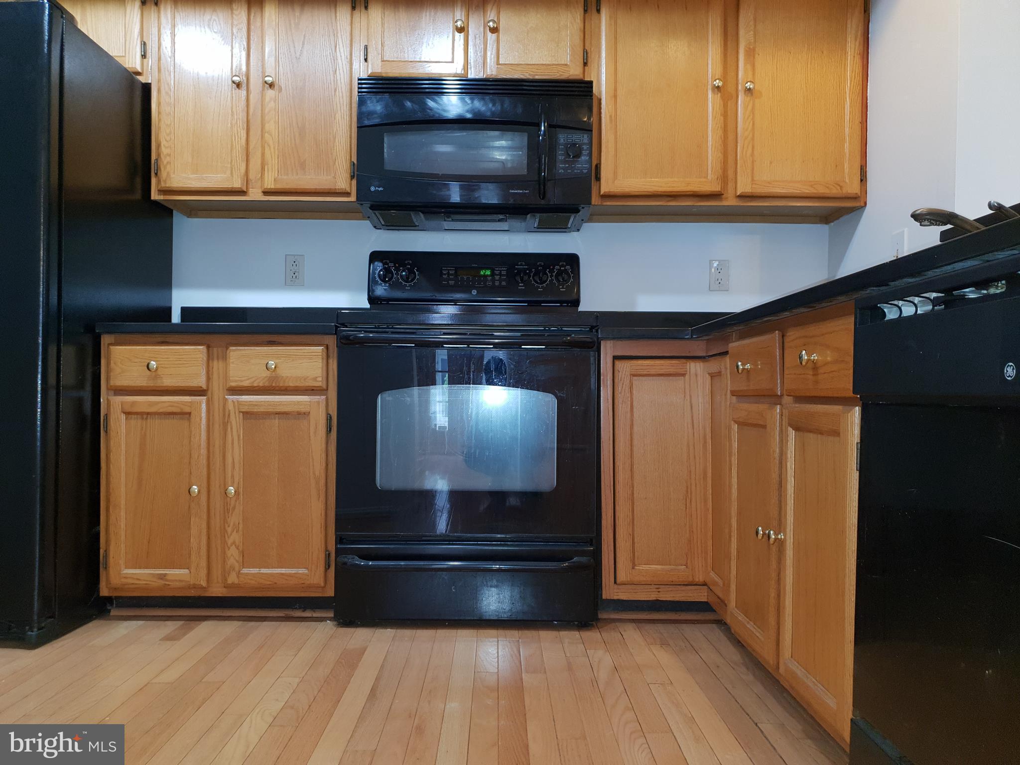 19922 Gateshead Circle, Unit 21 Germantown, MD 20876 - Photo 8 of 25 Kitchen