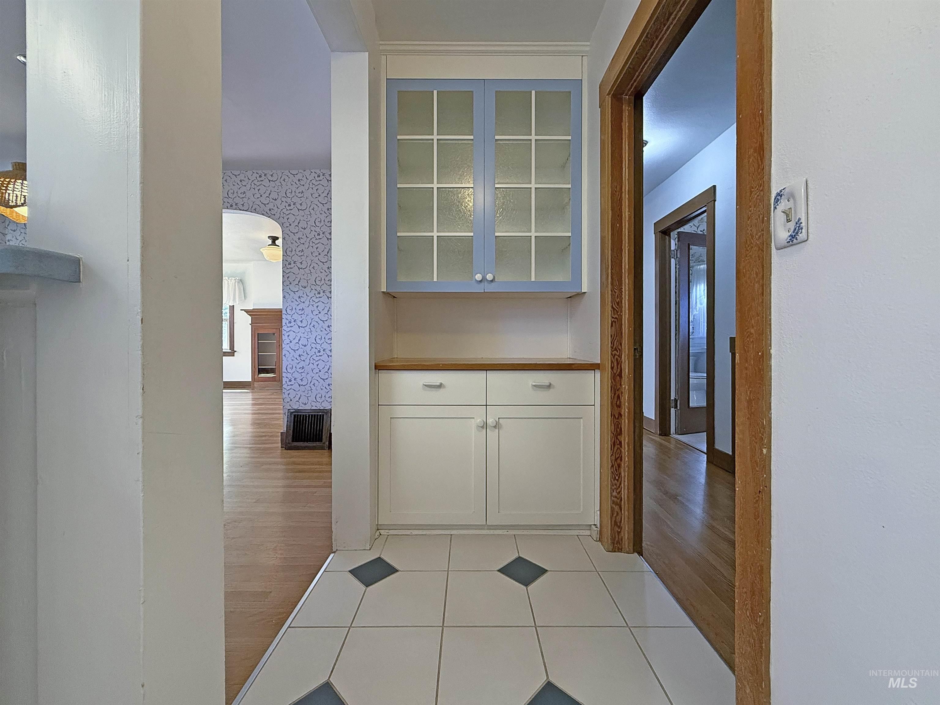 504 South Hayes Street Moscow, ID 83843 - Photo 16 of 44 Hall featuring arched walkways and light wood-type flooring