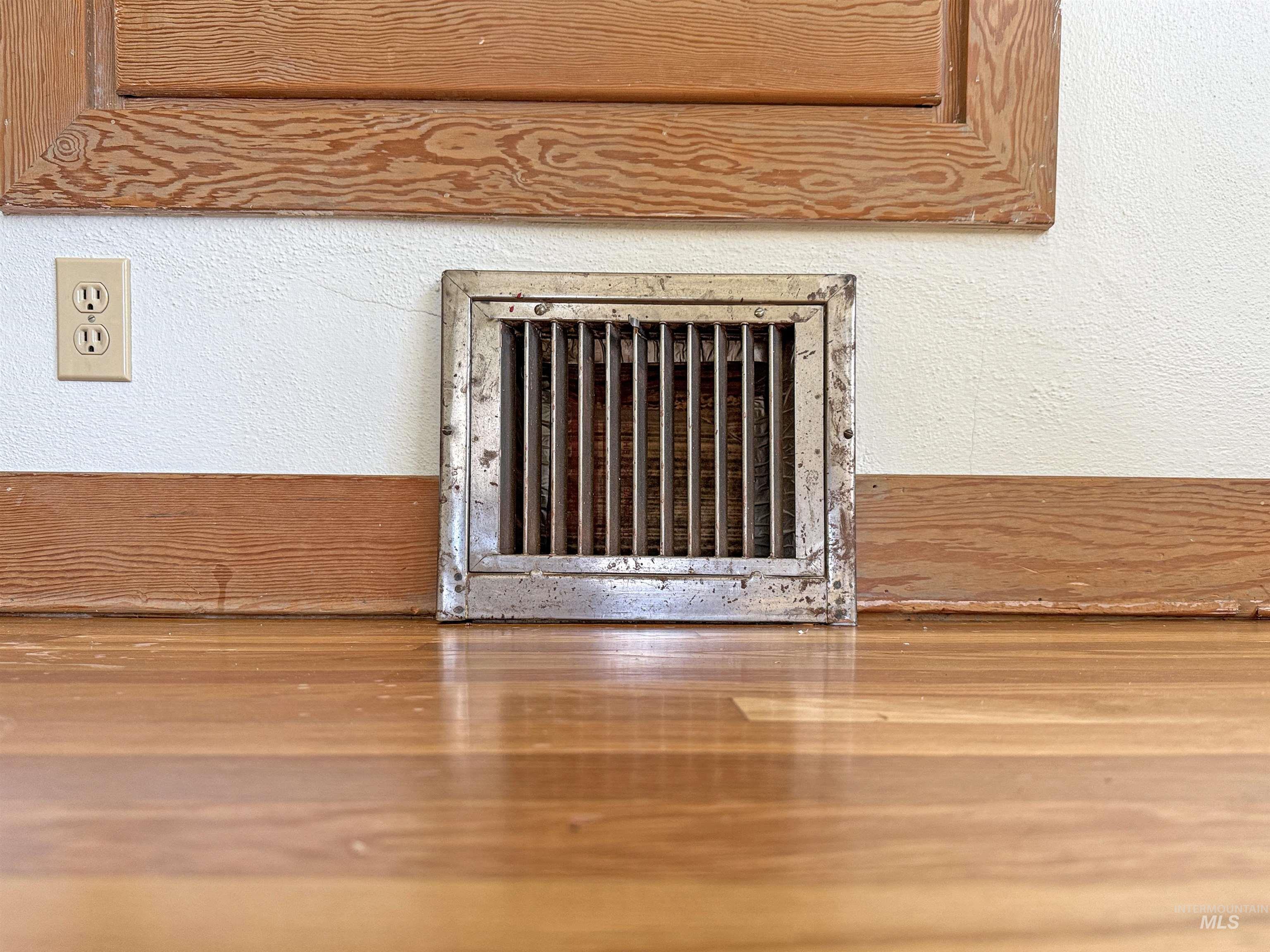 504 South Hayes Street Moscow, ID 83843 - Photo 7 of 44 Detailed view of a textured wall