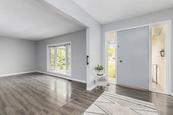 $415,000 | 133 West King George Court, Palatine, IL 60067