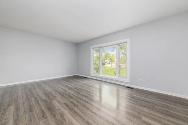 $415,000 | 133 West King George Court, Palatine, IL 60067