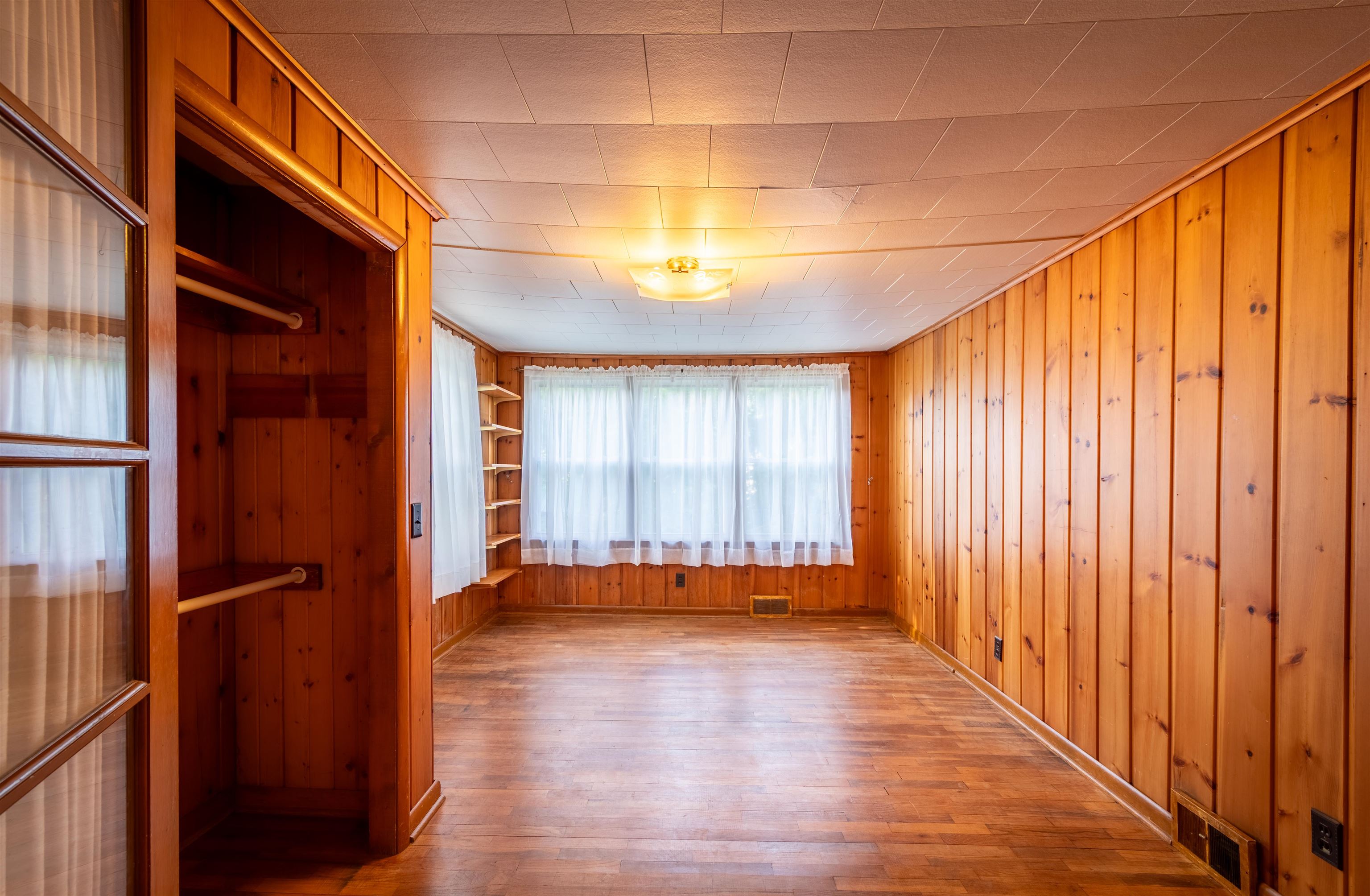 121 East Maple Street Shepherd, MI 48883 - Photo 18 of 26 1950233-36fc5cb6-ba45-4709-9886-9f2c0a0b0a8b.JPG