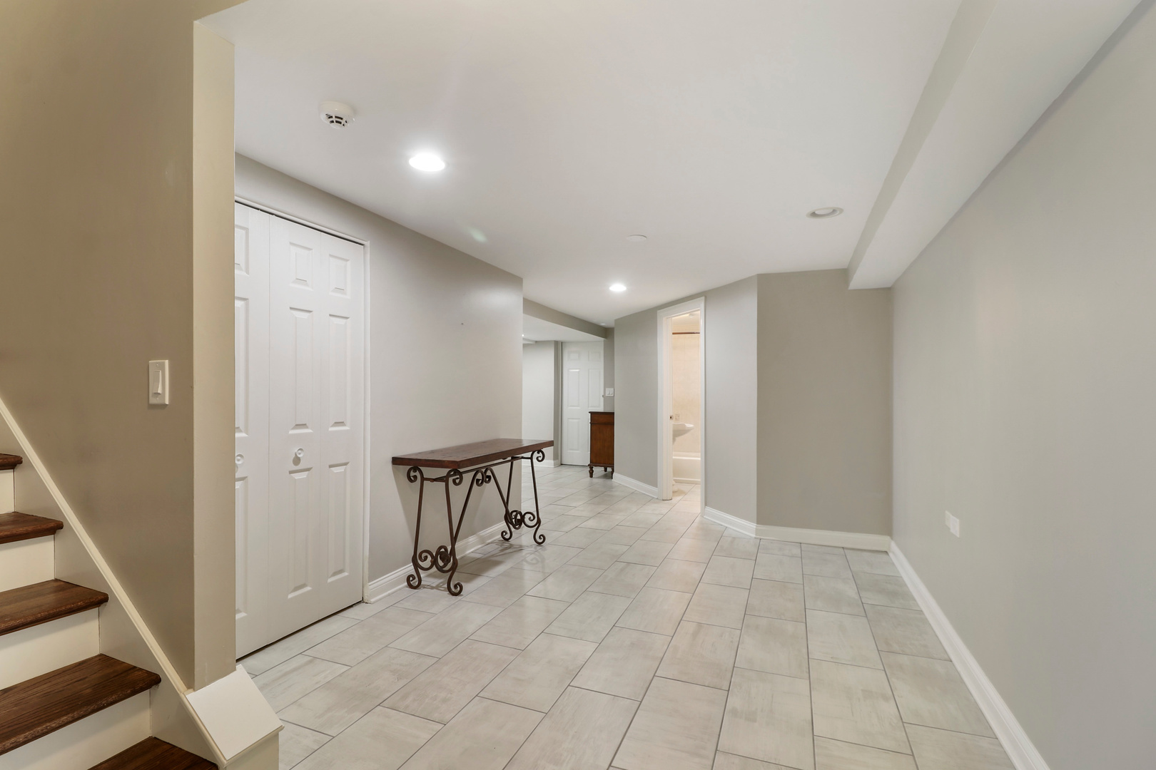 206 Spring Creek Road Barrington Hills, IL 60010 - Photo 28 of 56 a view of a hallway