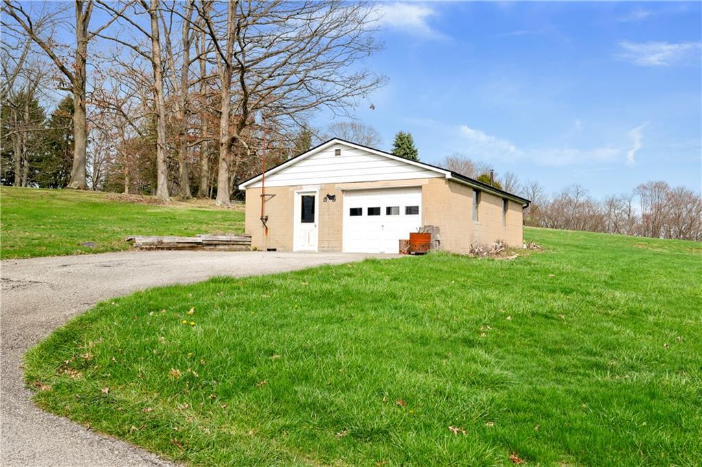 5136 Hardt Road Gibsonia, PA 15044 - Photo 19 of 24 Detached garage