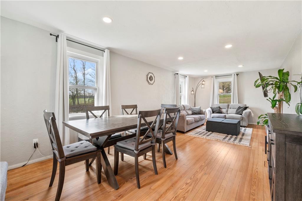 5136 Hardt Road Gibsonia, PA 15044 - Photo 5 of 24 Dining/living room