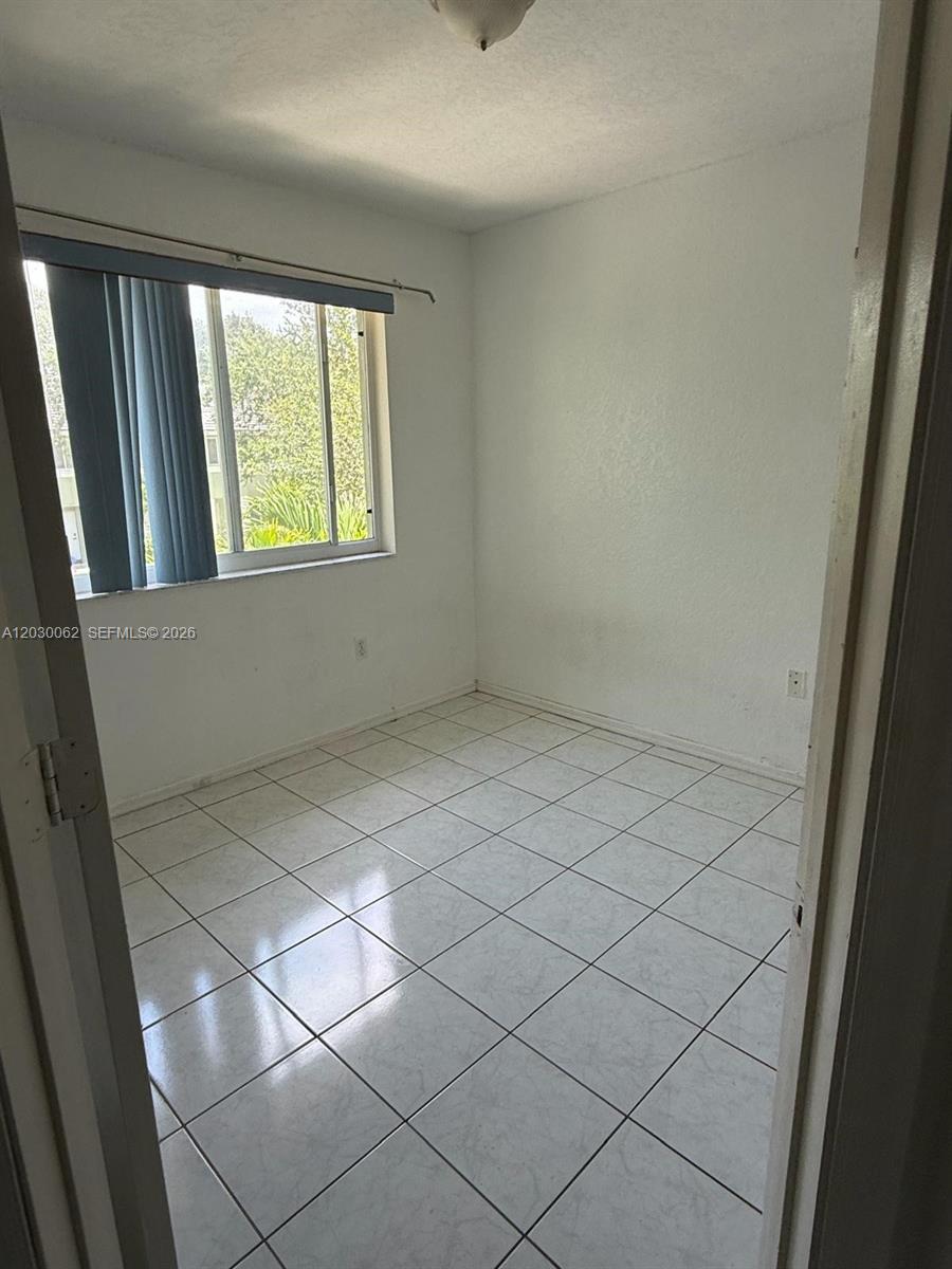 136 Hidden Ct Road, Unit 22D Hollywood, FL 33023 - Photo 4 of 9