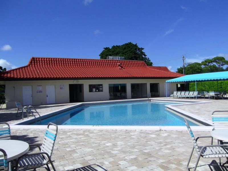 2500 Fiore Way, Unit 1110 Delray Beach, FL 33445 - Photo 11 of 12 a view of a house with swimming pool in front of it