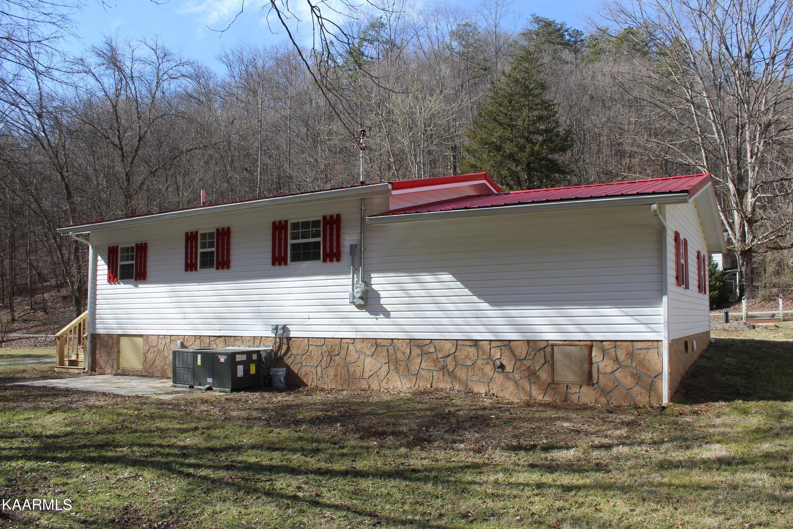 2906 Flat Hollow Road Speedwell, TN 37870 - Photo 6 of 19 IMG_6351