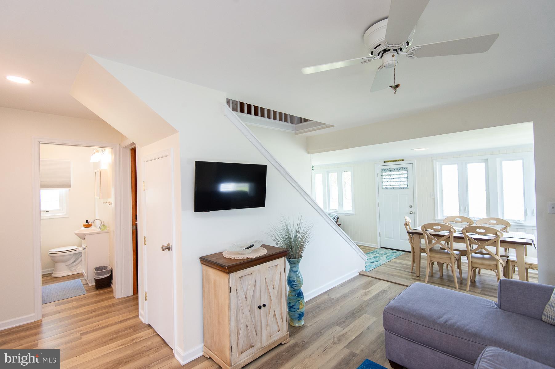 724 Twin Point Cove Road Cambridge, MD 21613 - Photo 19 of 60 Living Room