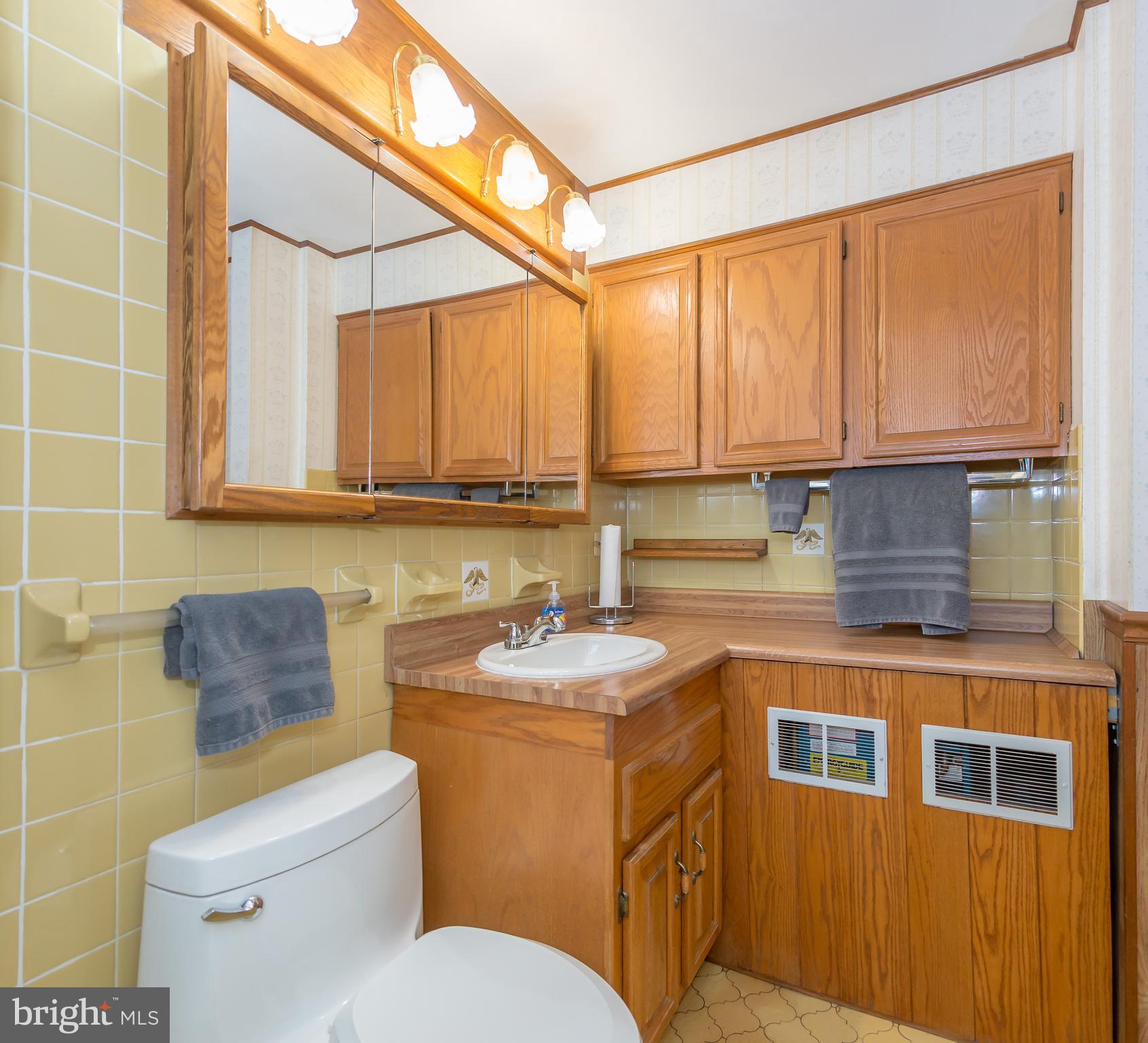 66 Wildflower Road Levittown, PA 19057 - Photo 25 of 42 Gallery Image 25