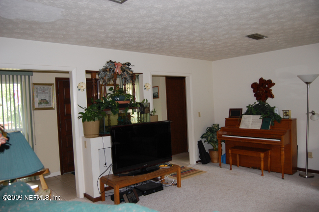 6535 Brooklyn Bay Road Keystone Heights, FL 32656 - Photo 3 of 21 Living room