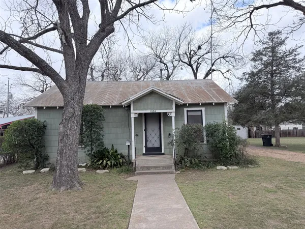 $1,400 | 1604 Main Street, Bastrop, TX 78602
