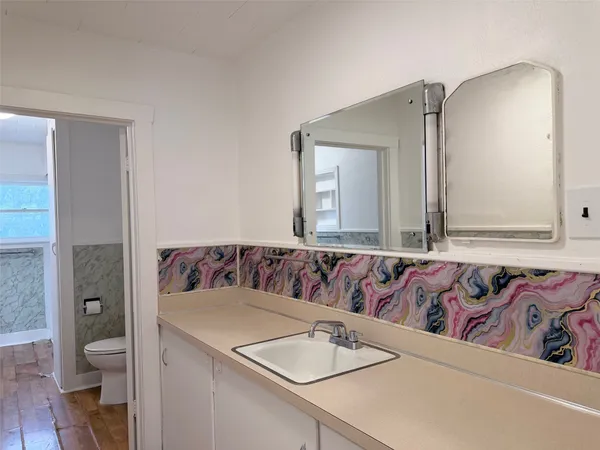 $1,400 | 1604 Main Street, Bastrop, TX 78602